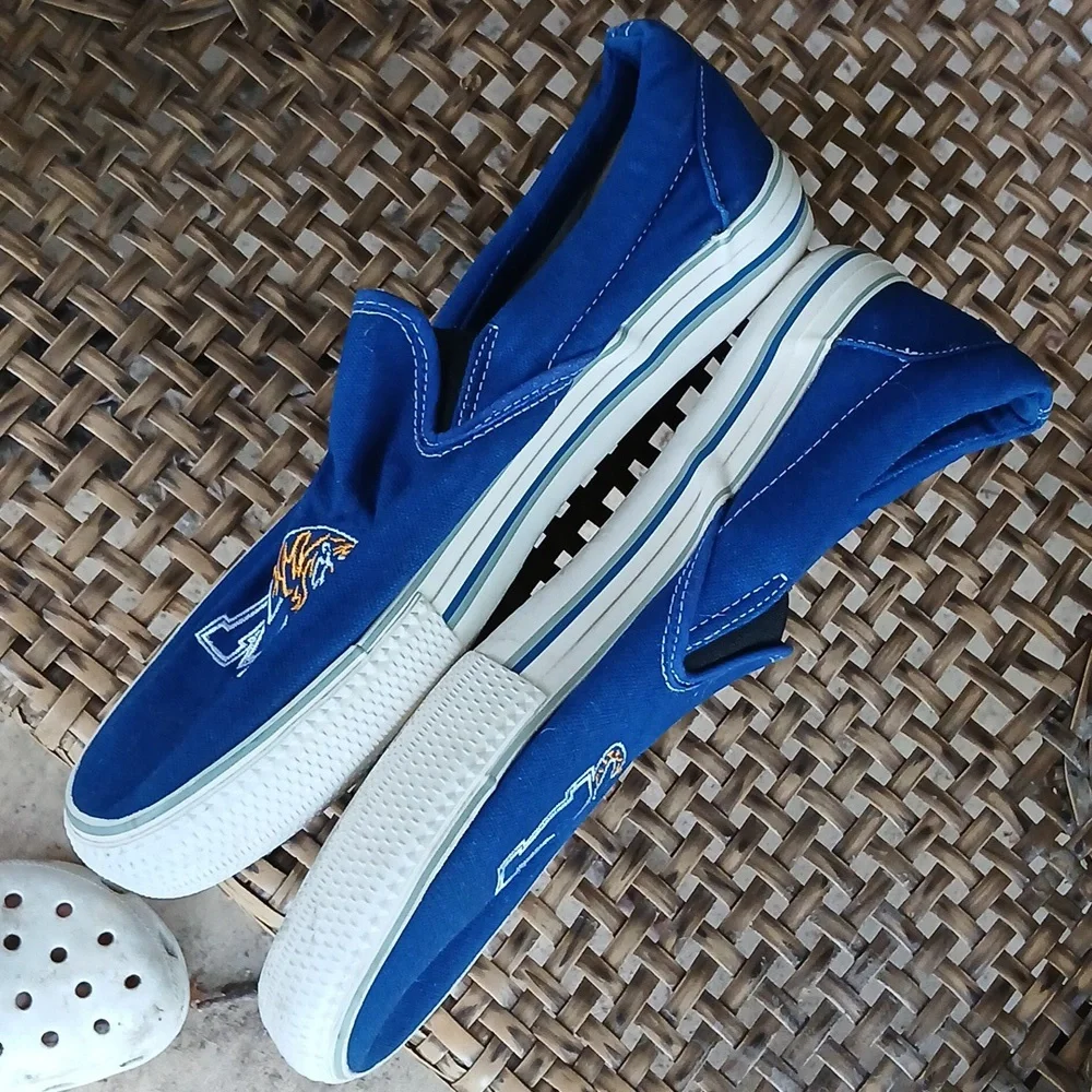 Memphis TIGERS. Forever Collectibles Blue Slip-On Footwear. Mens‎ Sz.8,wms.9.5